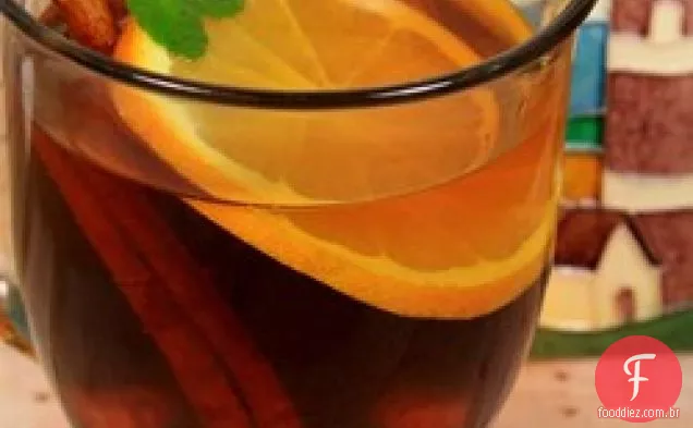 Cidra temperada quente com laranja