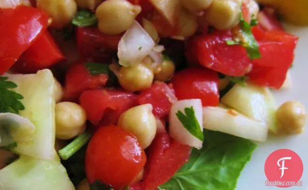 Salada De Grão De Bico, Tomate E Pepino