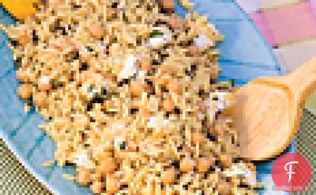 Orzo com feijão-Garbanzo, queijo de cabra e orégano