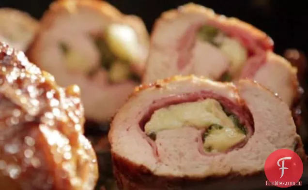 Peru Cordon Bleu recheado com presunto, Chiles verdes assados e Brie