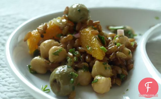 Cominho Infundido Azeitonas Em Centeio Salada De Feijão Garbanzo Com Laranjas