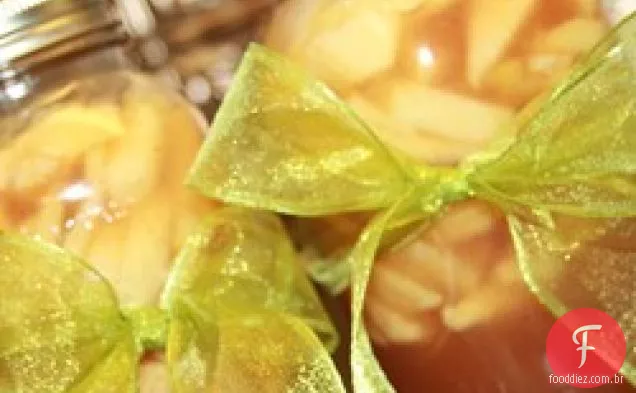 Torta de maçã em uma jarra