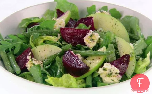 Salada de beterraba e queijo de cabra marinado