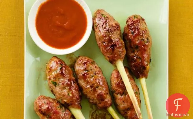Bacon-Pops de porco em palitos de capim-limão