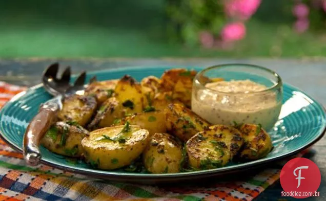 Mostarda Aioli batatas grelhadas com ervas finas