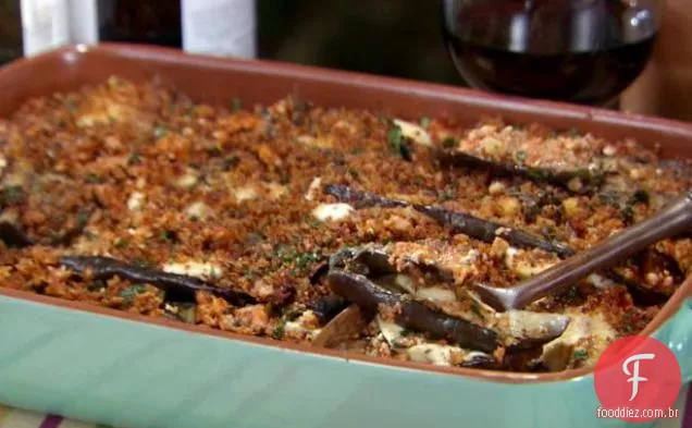 Caçarola de berinjela com Pesto de pimenta vermelha e Pão ralado Cajun