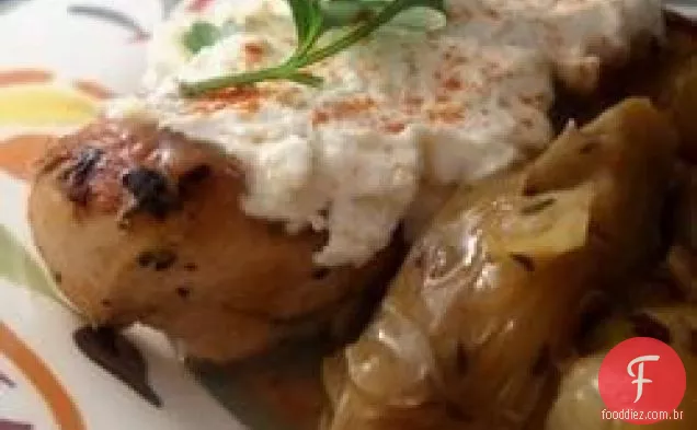 Frango com alcachofras e queijo de cabra