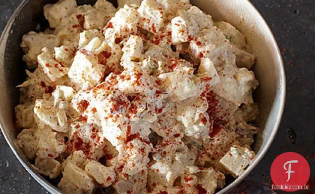 Salada de batata com rabanetes e sabor doce de picles