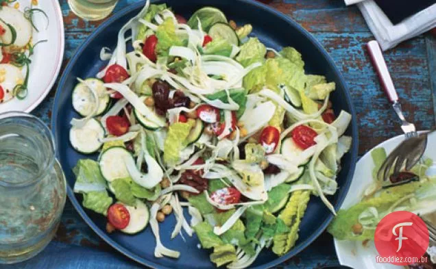 Salada Em Camadas Com Molho De Alho Assado