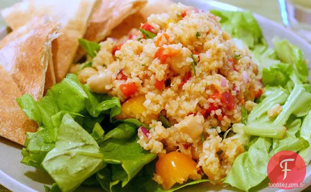 Salada Bulgur Com Grão De Bico E Pimentão Vermelho