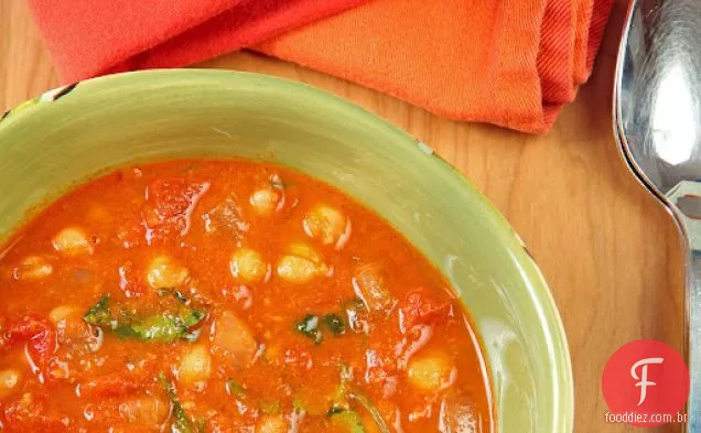 Grão de bico e feijão marinho em molho de tomate picante (indiano)
