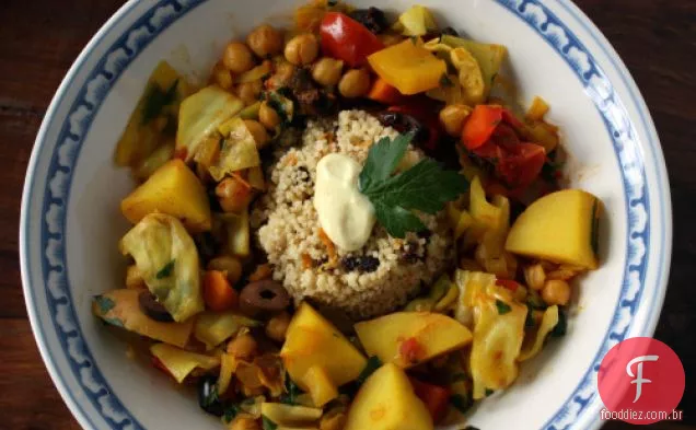Tagine Com Cenouras, Batatas E Azeitonas