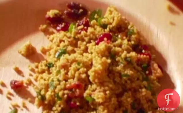 Salada de cuscuz com Cranberries doces secos