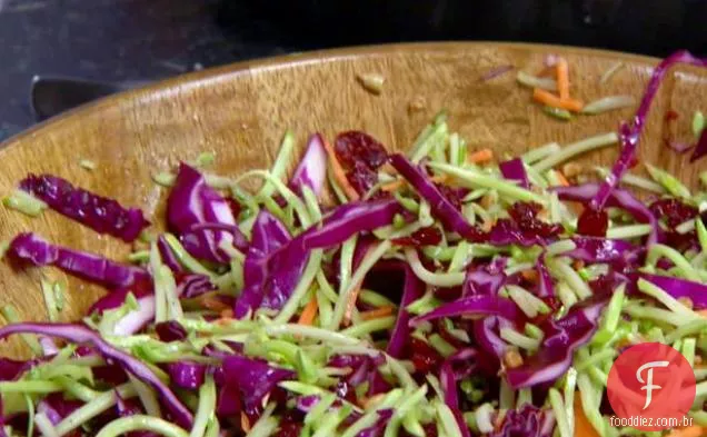 Brócolis e repolho roxo Slaw