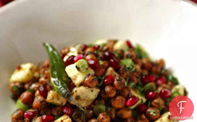 Salada Chaat De Grão De Bico Com Banana E Romã