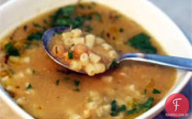 Jantar hoje à noite: grão de bico e sopa de macarrão