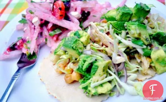 Tacos De Grão De Bico Com Repolho Maçã Slaw & Guacamole