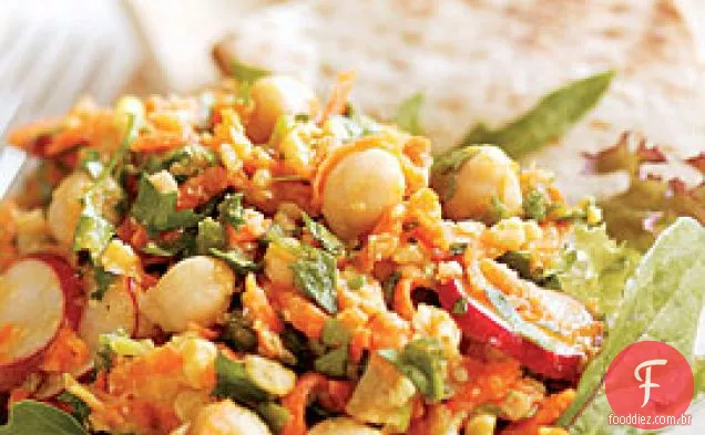 Salada De Grão De Bico, Cenoura E Salsa