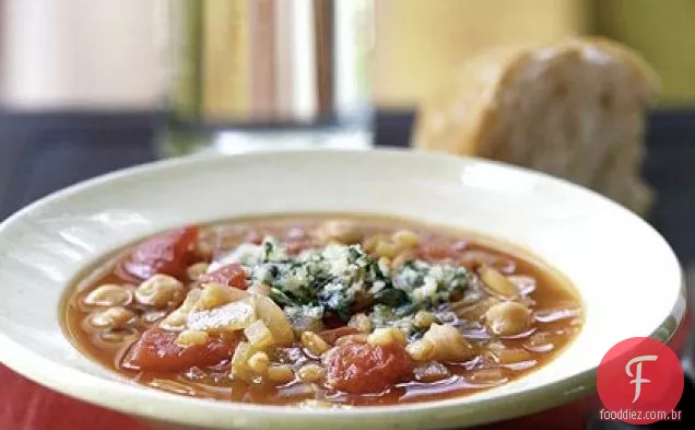 Sopa de Grano e grão de bico com cobertura de ervas parmesão