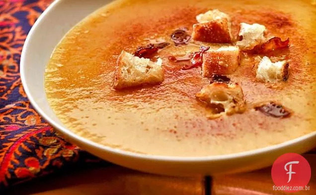 Purê de grão de bico com Croutons crocantes (crema de Garbanzos Con Pan