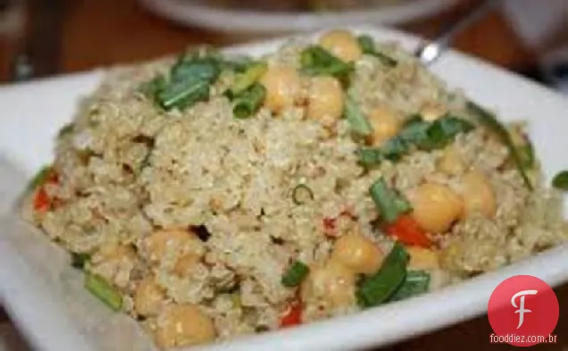 Salada De Quinoa E Garbanzo