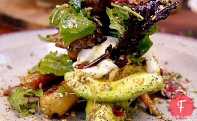 Salada assada de cenoura e abacate com molho de laranja e limão