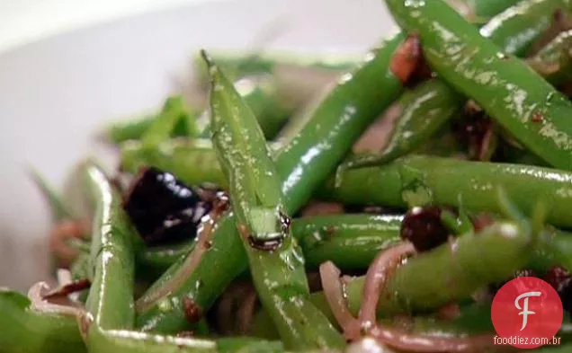 Salada simples de feijão verde com molho de limão