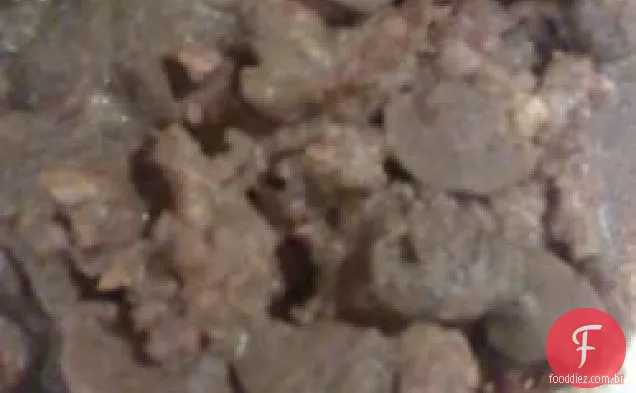 Linguiça defumada em molho de vinho de cogumelos