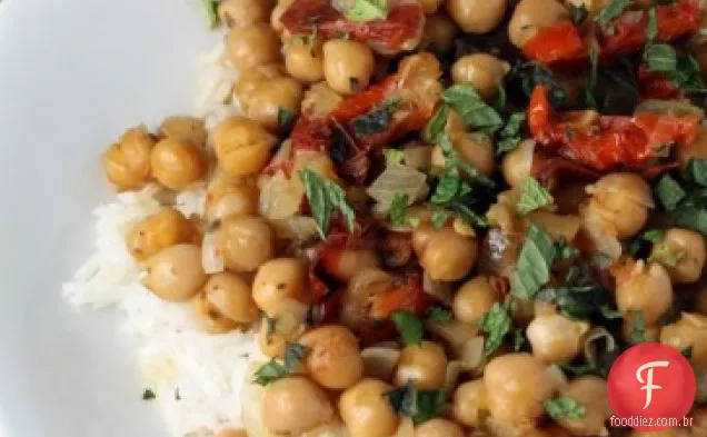 Grão de bico de limão e ensopado de tomate seco no forno