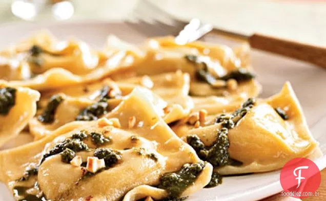Ravioli de grão de bico com Pesto De Manjericão e avelãs
