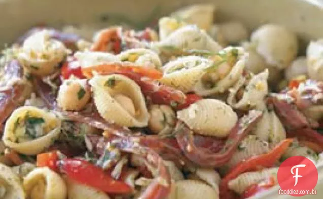 Cascas De Macarrão Com Grão De Bico , Erva-Doce, Tomate E Prosciutto