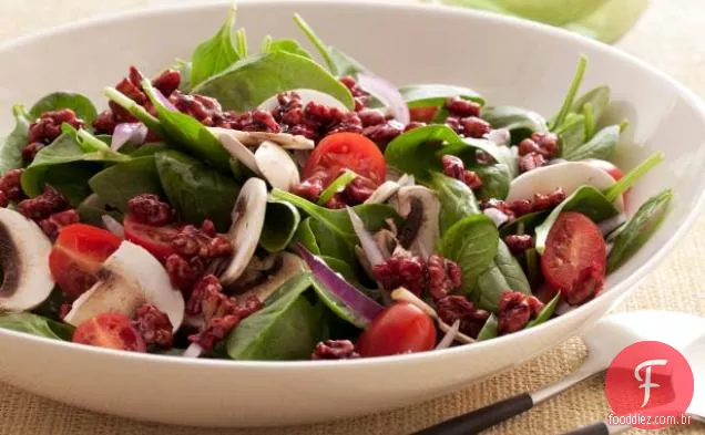 Salada De Espinafre Super Food com nozes vitrificadas com romã