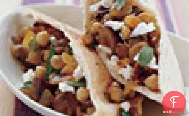Feta, feijão Garbanzo e sanduíches de Pita de berinjela