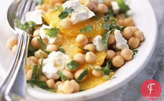 Salada De Grão De Bico, Hortelã, Laranja E Queijo Feta