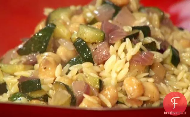 Orzo com ervilhas