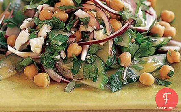 Salada de grão de bico e salsa em estilo grego