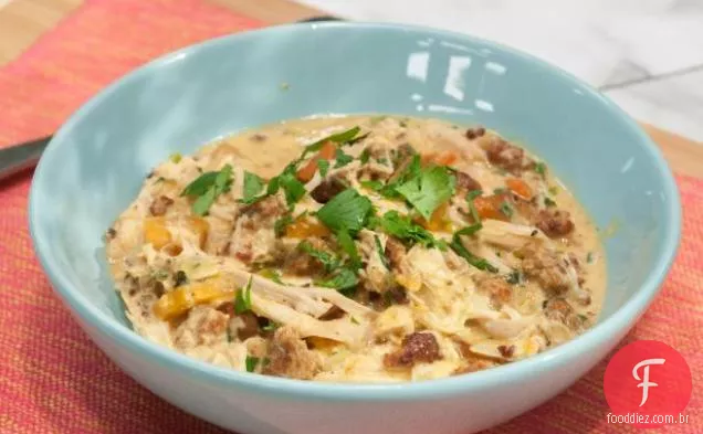 Frango e chouriço Hash com molho OJ