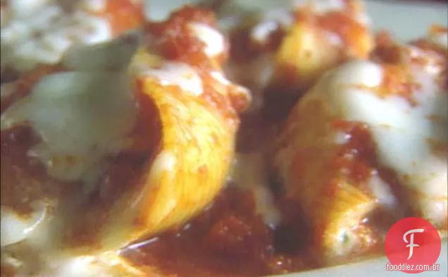 Conchas recheadas com molho Arrabbiata