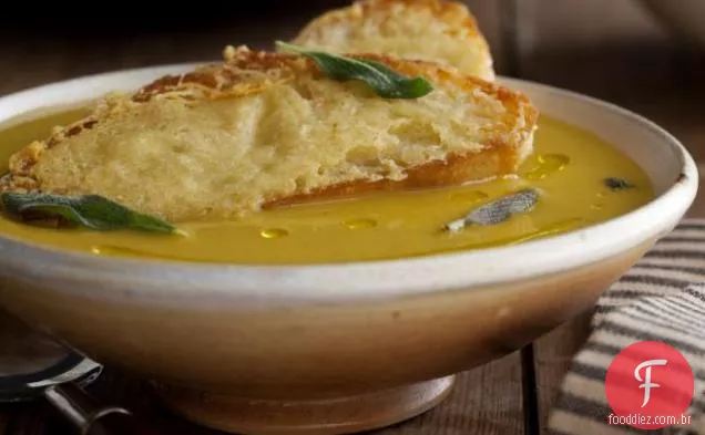 Excelente sopa de abóbora com os melhores Croutons de parmesão