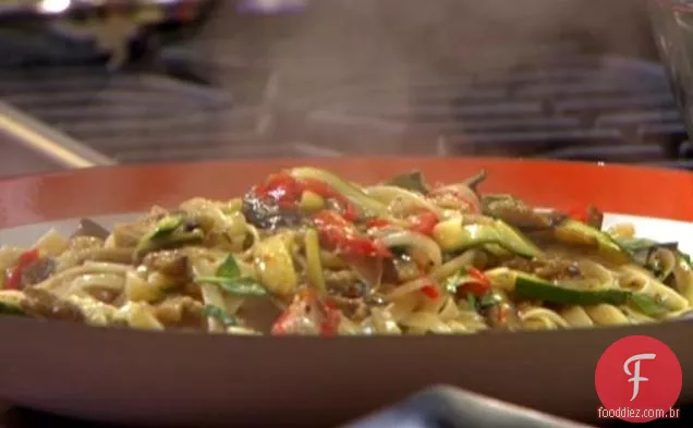 Fettuccini com legumes e verduras de Jardim