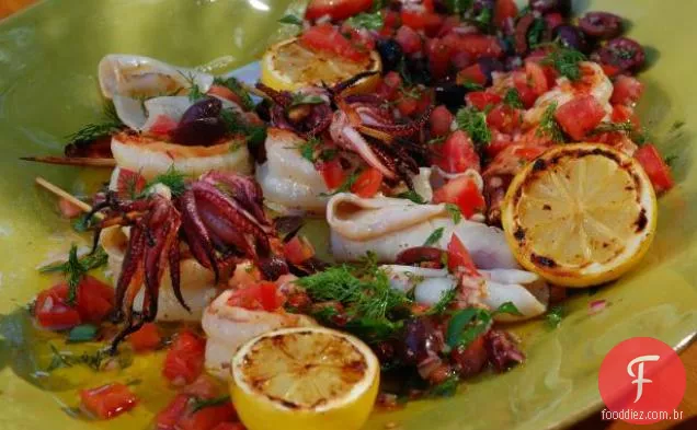 Camarão grelhado a carvão e Calamari com limões grelhados e tomate defumado-Black Olive Relish