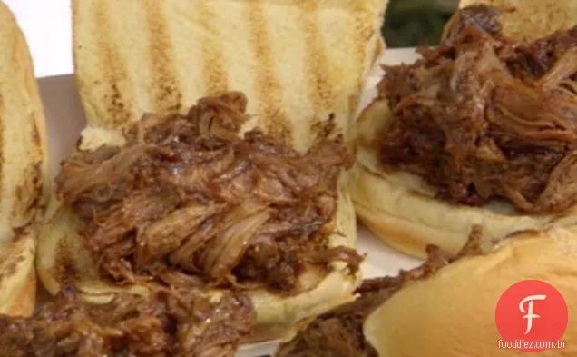 Carne de porco puxada com vinagre de pimenta preta