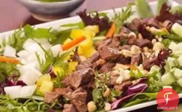 Carne de gengibre picante e salada de ervilha