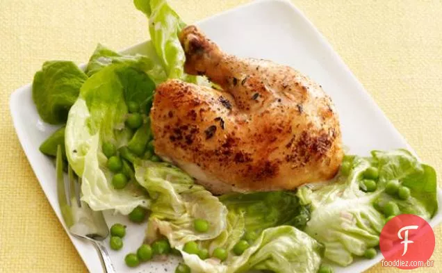 Frango assado de Tyler Florence com alface e ervilhas murchas