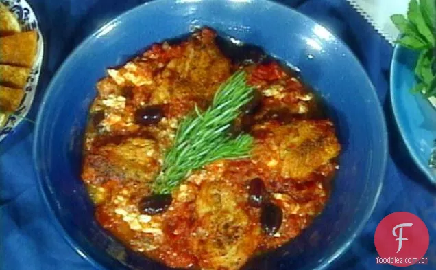 Frango com molho de tomate e queijo Feta