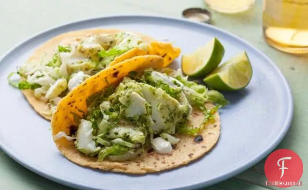 Tacos de peixe alabote com Slaw Savoy de coentro