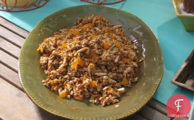 Homemade Mango-Agave Granola com iogurte grego