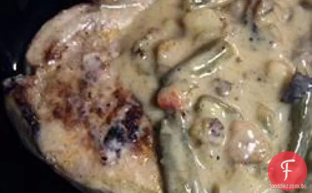 Costeletas de porco O'Brien com molho cremoso