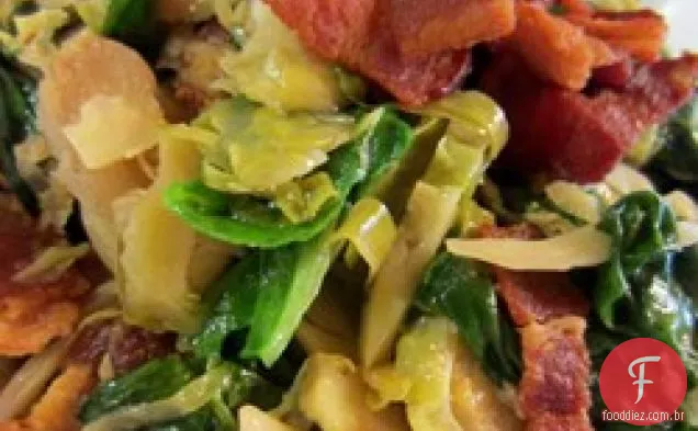 Salada quente de couve de Bruxelas, Bacon e espinafre