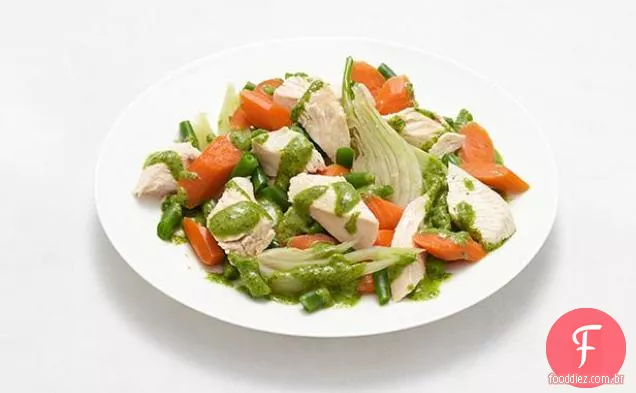 Frango Escalfado Com Molho De Alho E Ervas